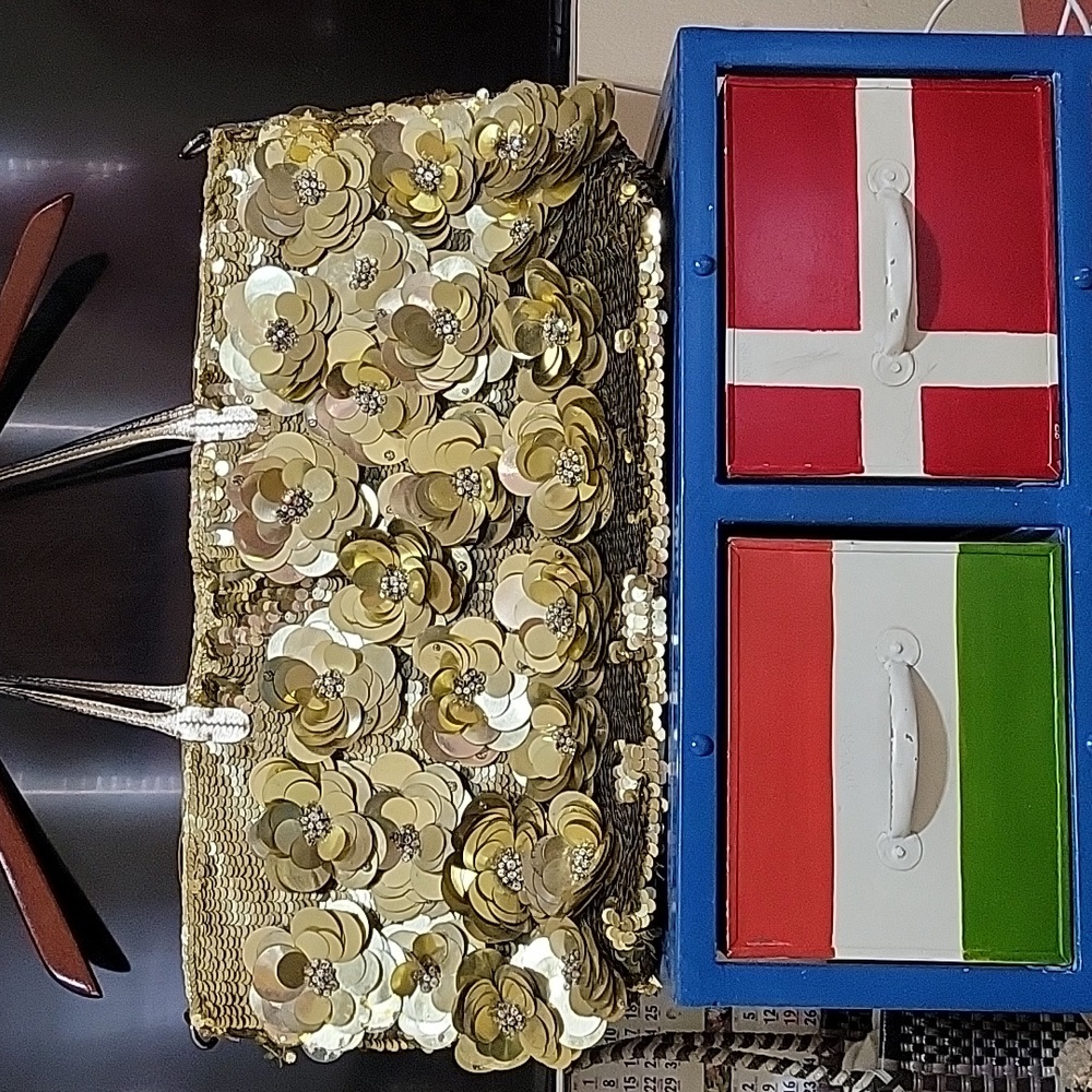 RARE VALENTINO ROSETTA GOLD TOTE. - Picture 2 of 16